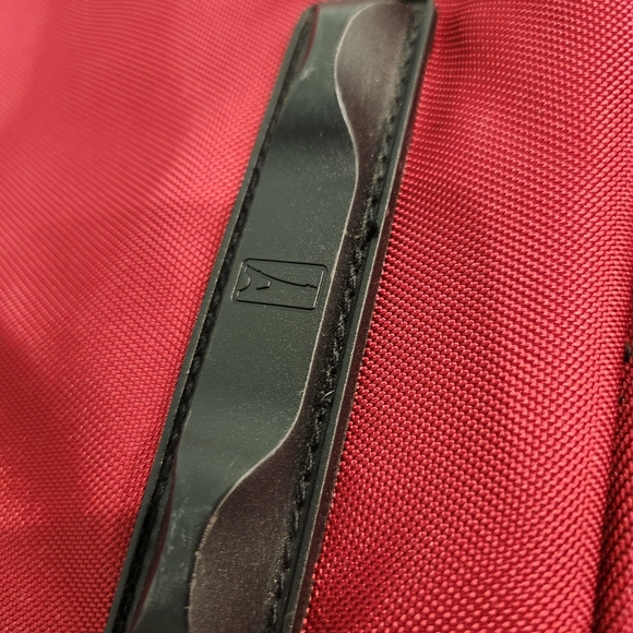 Travelpro Maxlite Burgandy Duffle Bag- Excellent Condition. - Picture 11 of 11